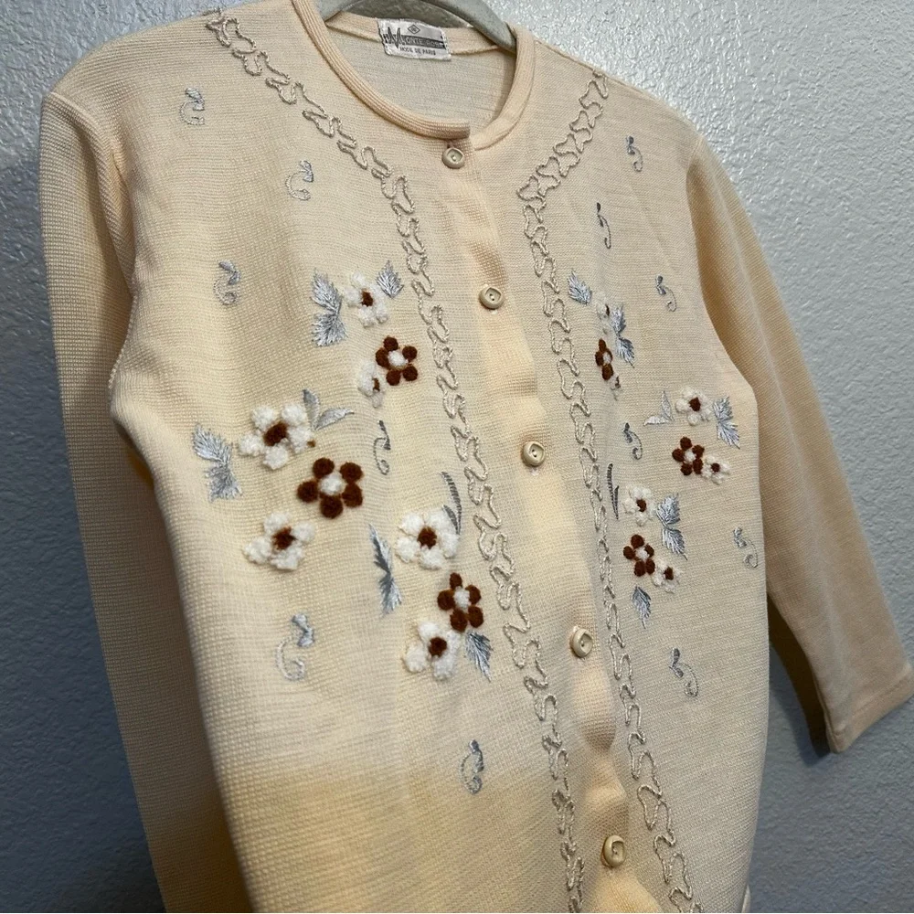 Vintage Monte Rosa, Mode de Paris | Embroidered cardigan with floral detailing - Picture 2 of 9
